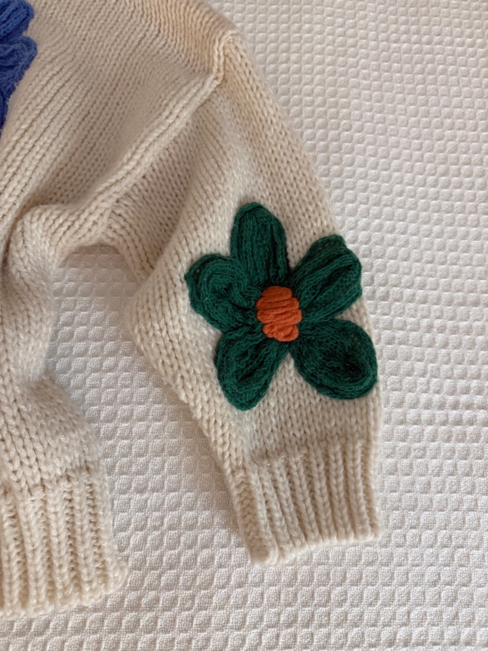 BiBi Cream Crewneck Boho Sweater with Multicolor Floral Appliqués Medium - Picture 4 of 11